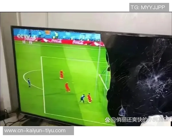 足球比赛中断引发的争议与反思球迷情绪如何影响赛场秩序与安全 足球比赛中断引发的争议与反思球迷情绪如何影响赛场秩序与安全